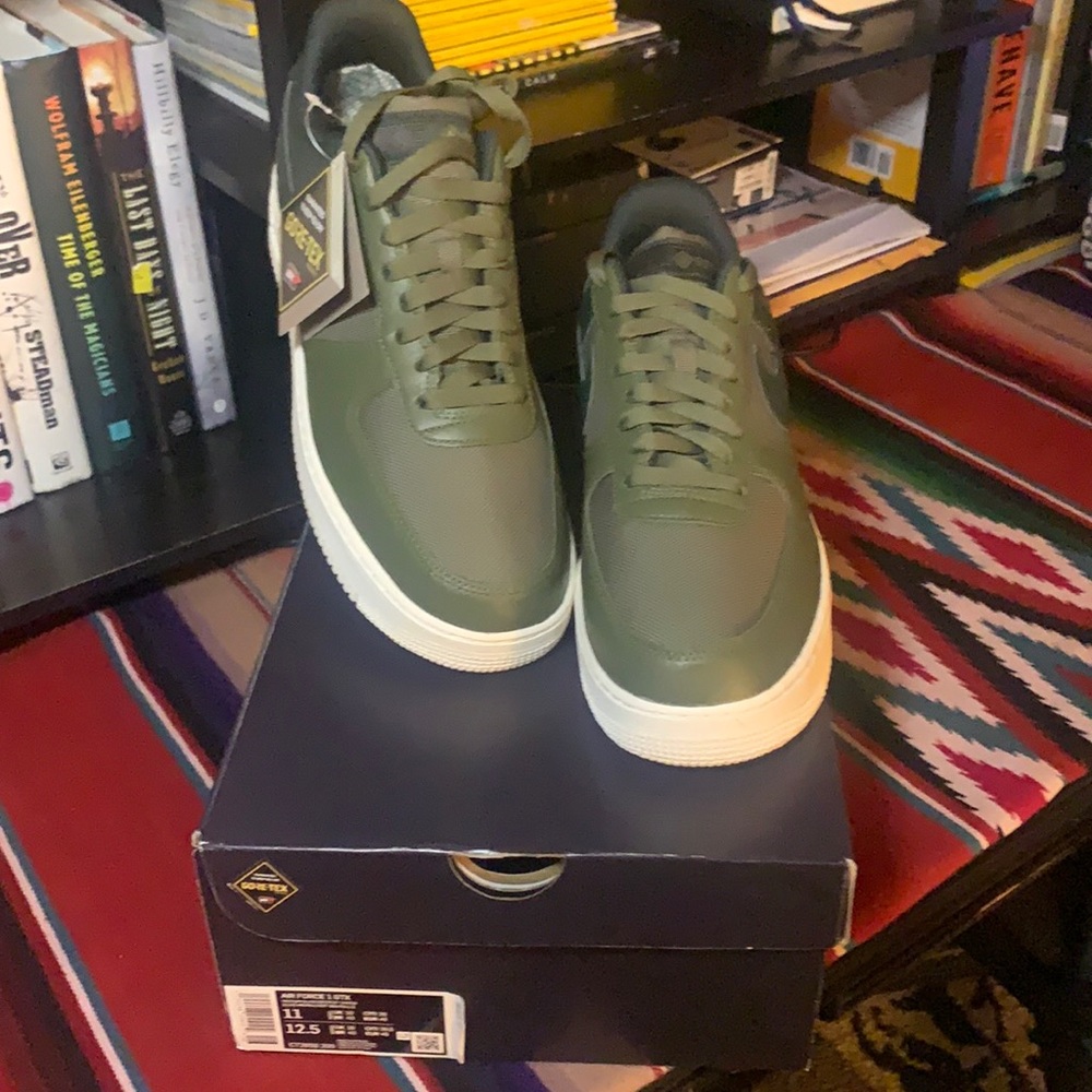 Air Force 1 GTX size 11